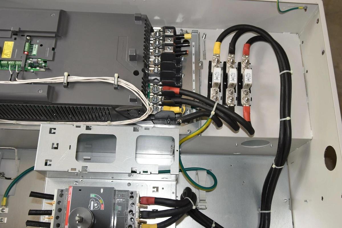 Used ABB ACH550-PCR-157A-4 157A 100kA 125Hp 3Ph Pump Drive