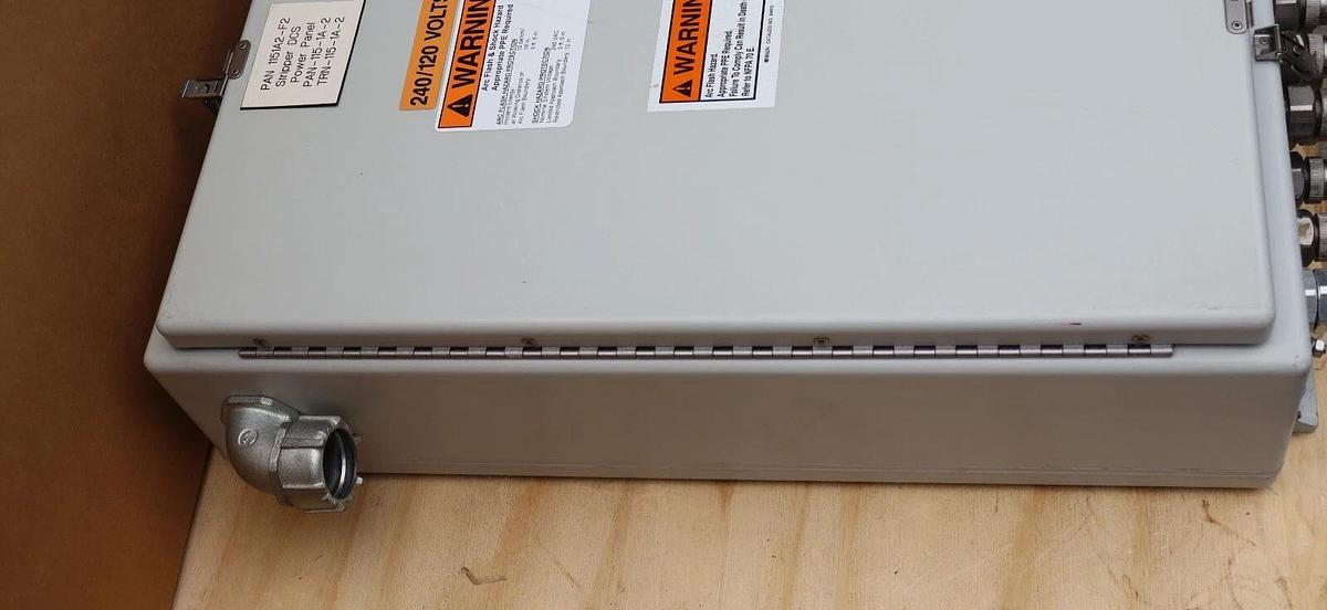 Used Cutler-Hammer Panelboard Pow-R-Line PRL1a 1ph 100a in Stahlin N30206HWT Enclosur