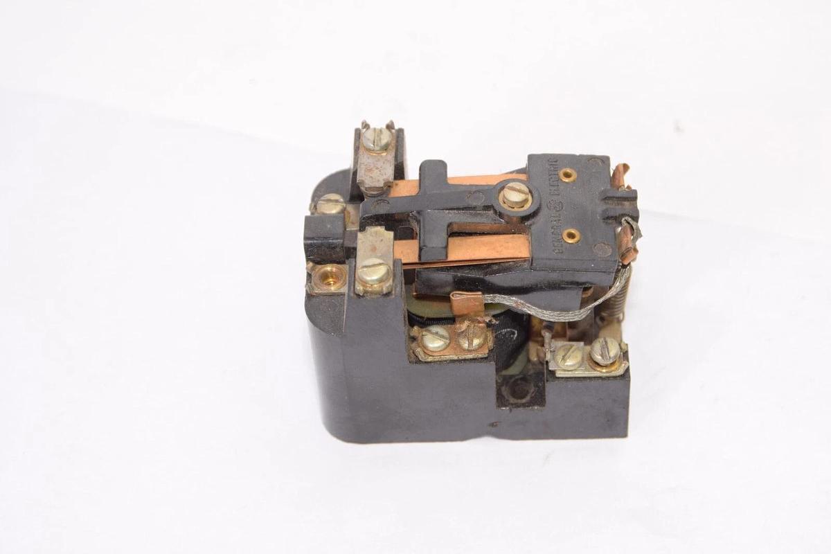 Used GENERAL ELECTRIC CR2790E100A2 115V 60Hz 10A Relay *Chip*