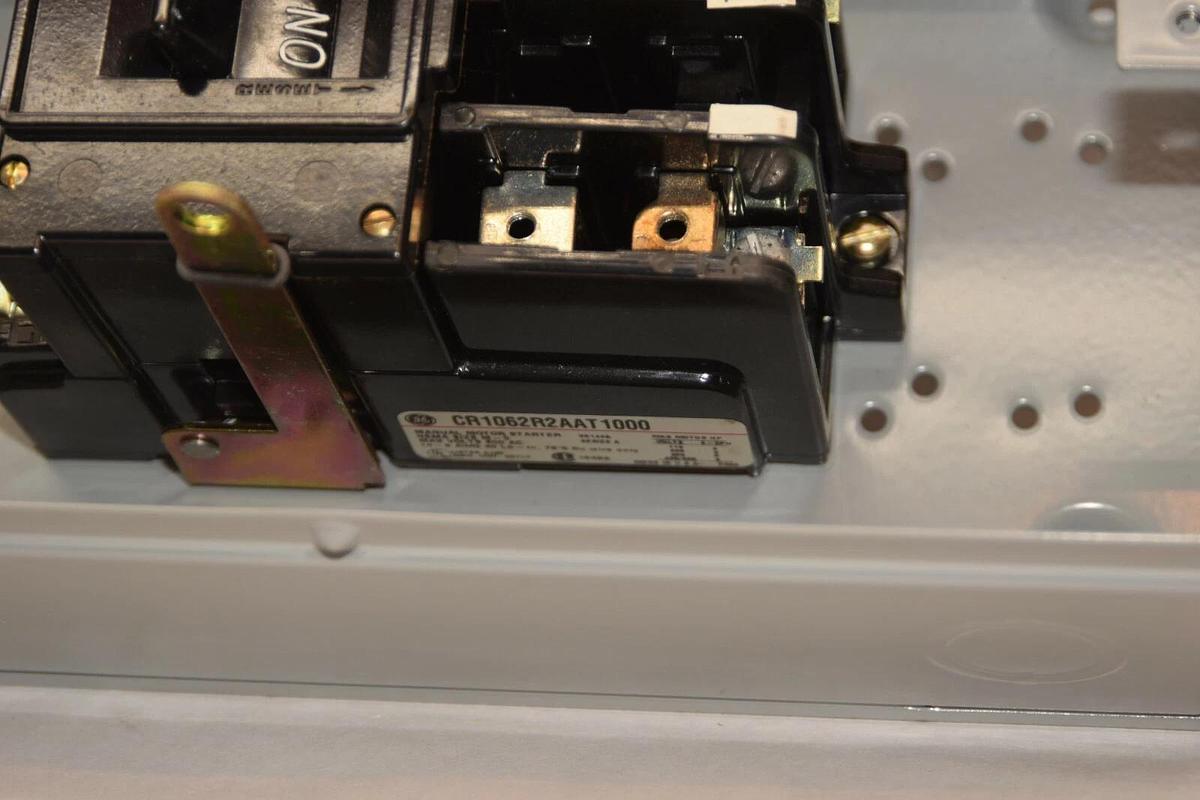 (NEW) GE GENERAL ELECTRIC CR1062R2AAT2000 Nema Size M-0 2P Man Motor Starter