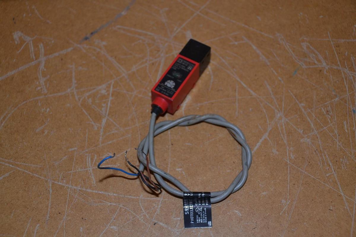 Used SQUARE D PE3RANDPV CLASS 9006 SERIES A 12-24VDC PHOTOELECTRIC SWITCH