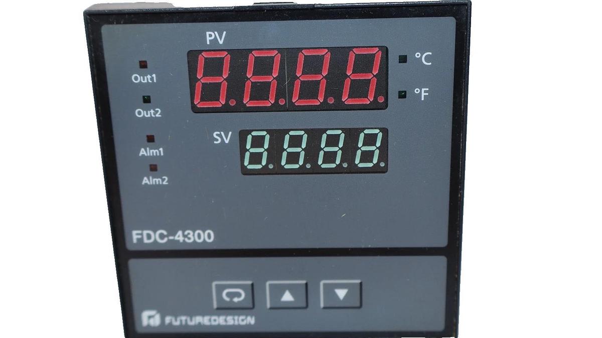 Future Design Controls FDC-4300-41131130 90-264Vac Temperature Controller (New)