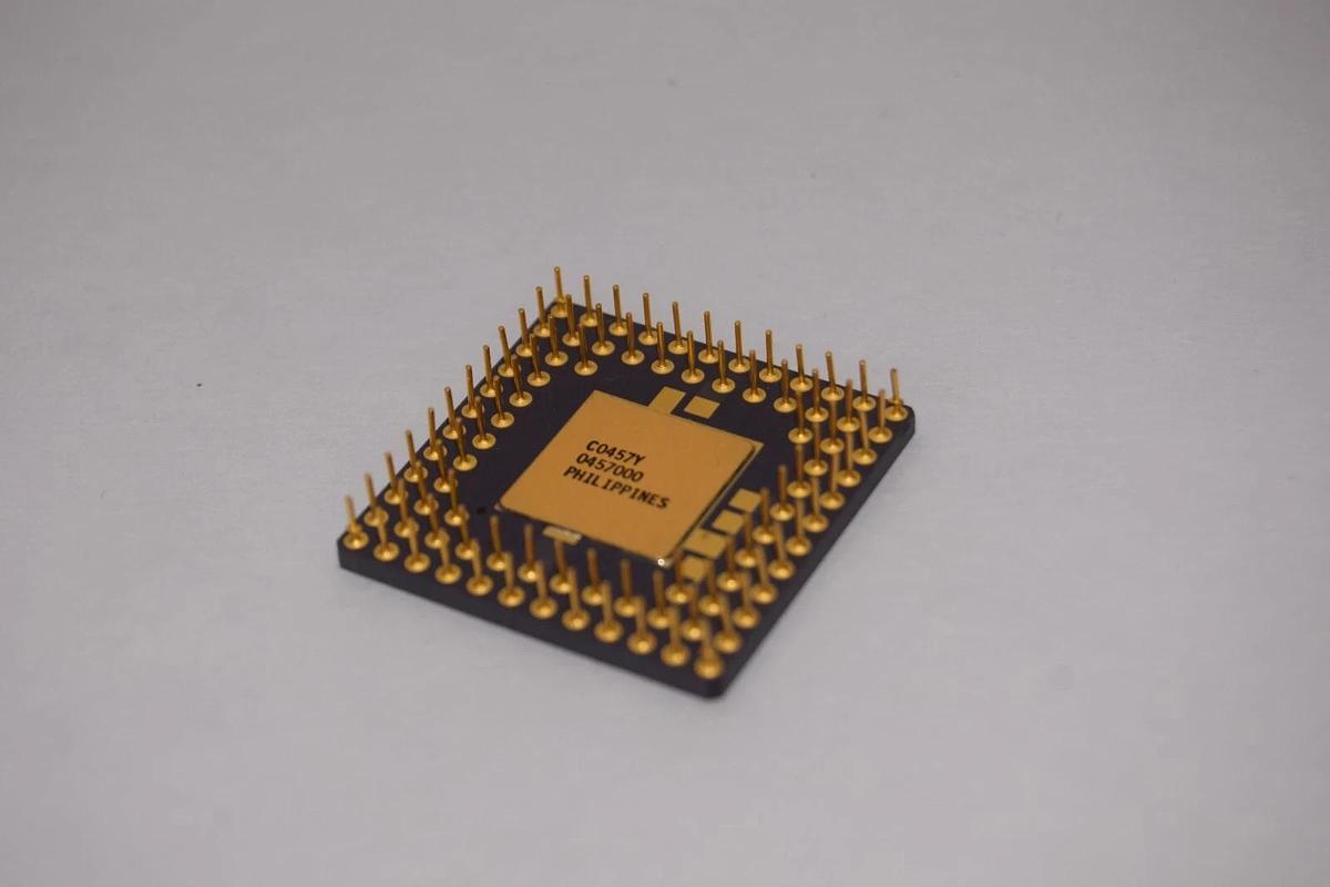 (NEW) BROOKTREE BT457KG125 RAMDAC 01 Integrated Circuit