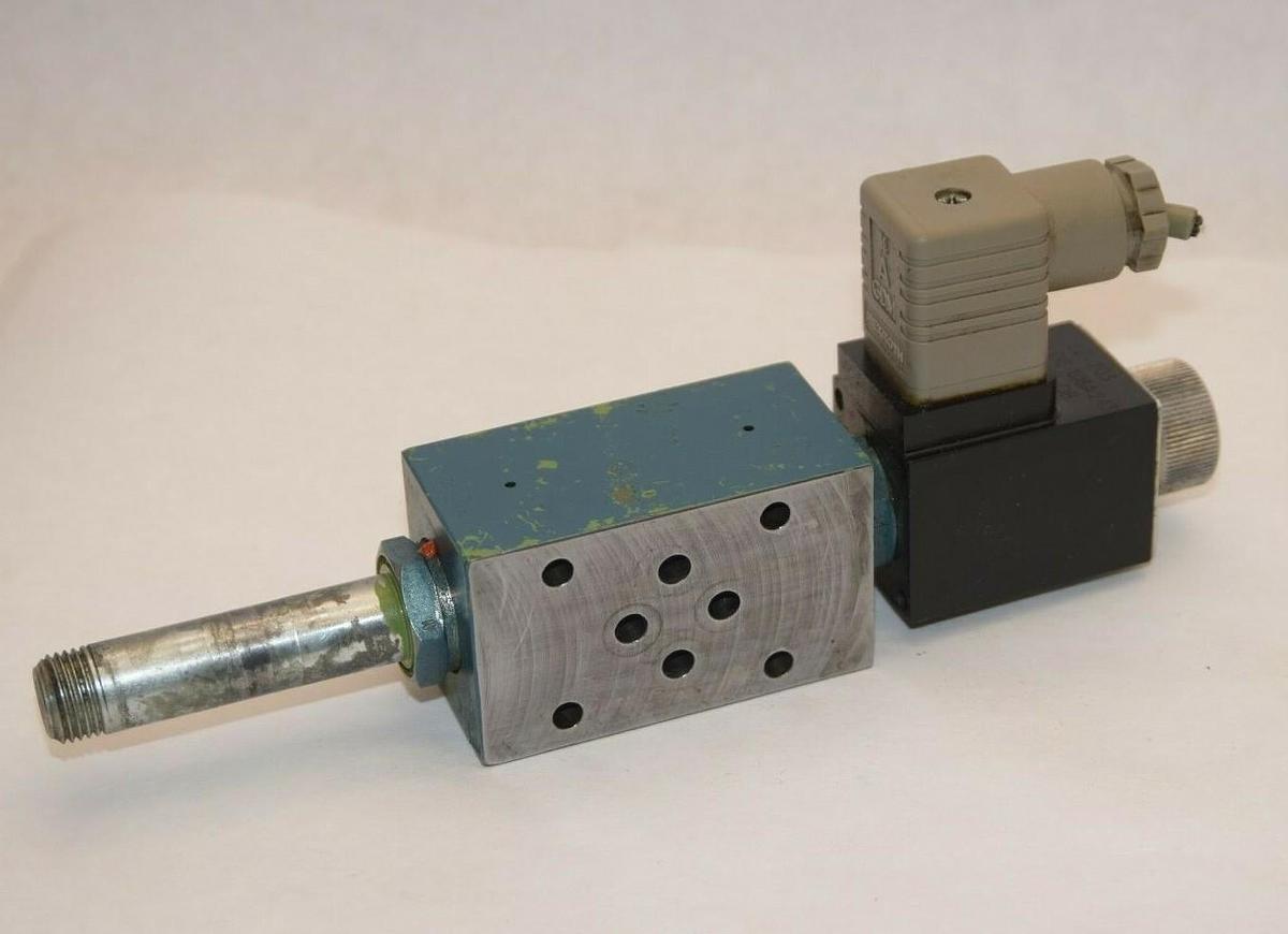 Used FLUTEC 395254 Valve With Coil EZ-203 24V Dc *Missing 1 Coil*