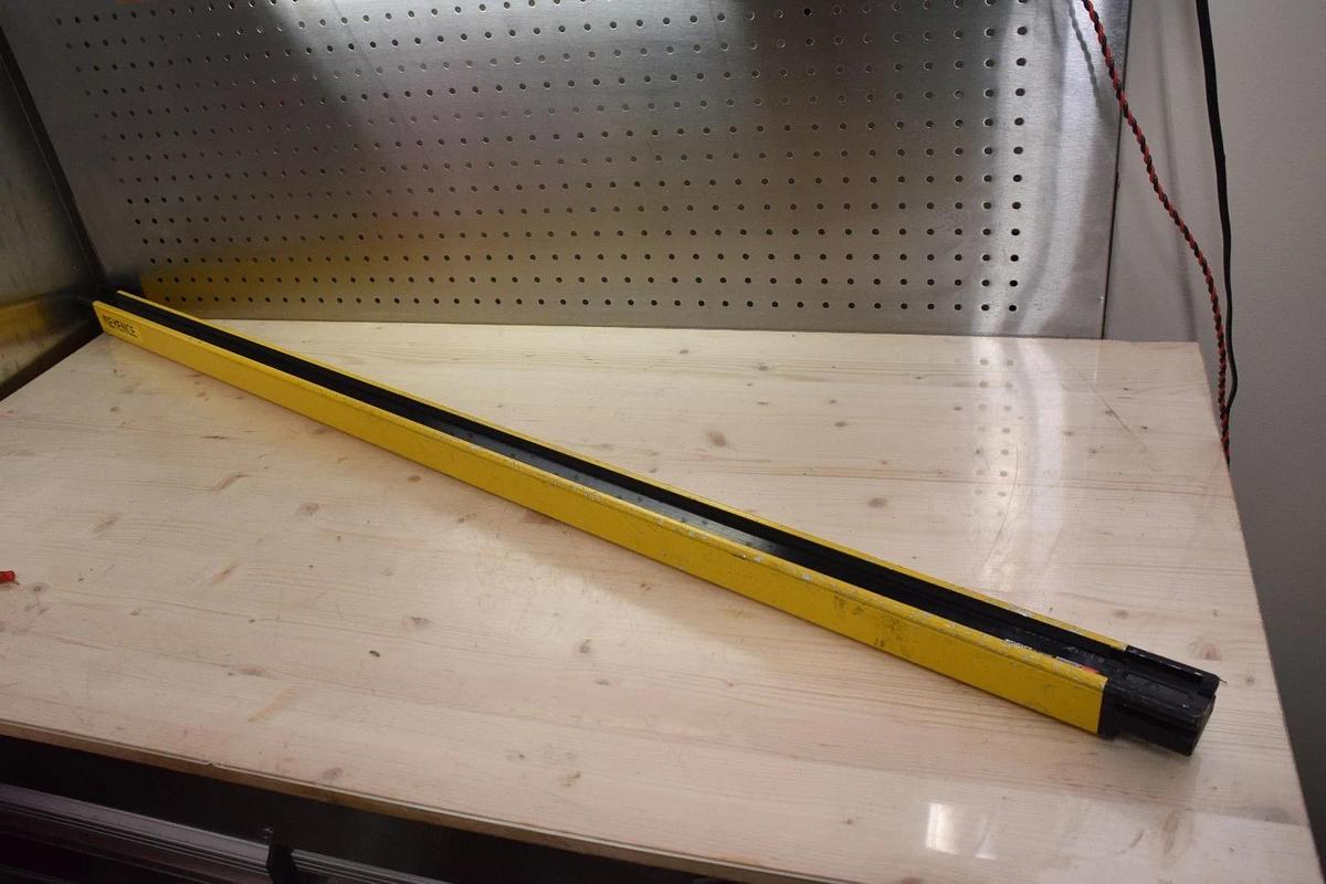 Used KEYENCE SL-V64HM-T 24V 130mA CLASS 2 TRANSMITTER SAFETY LIGHT CURTAIN