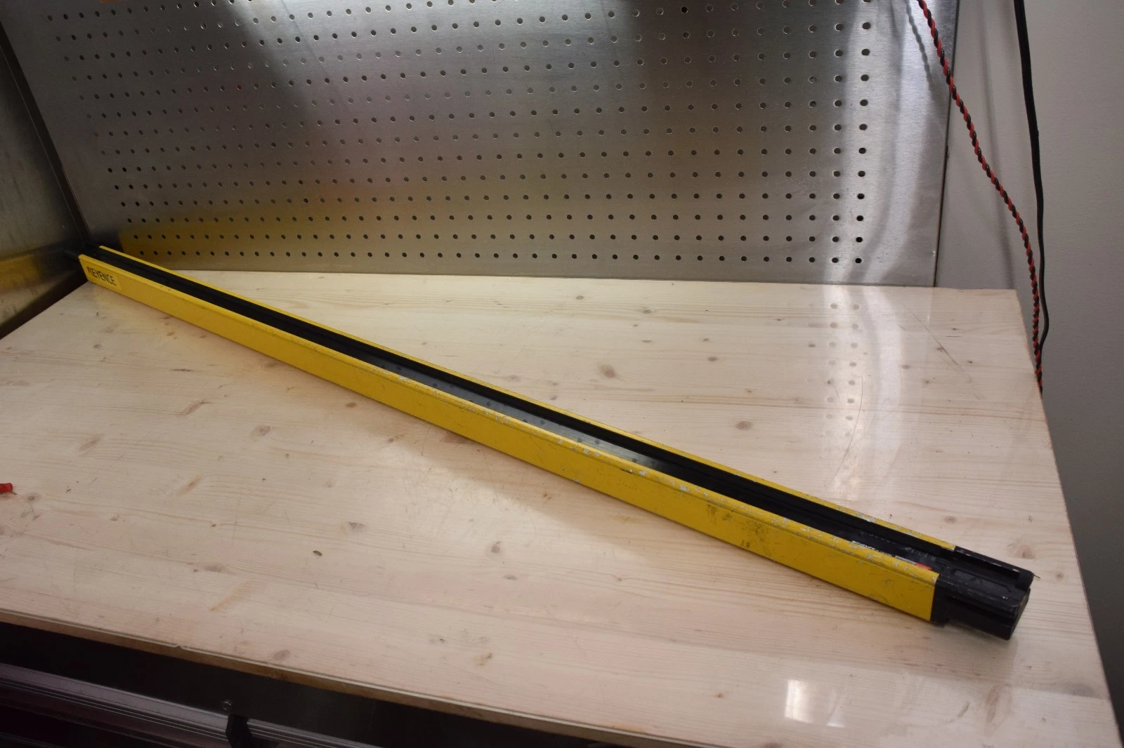 Used KEYENCE SL-V64HM-T 24V 130mA CLASS 2 TRANSMITTER SAFETY LIGHT CURTAIN
