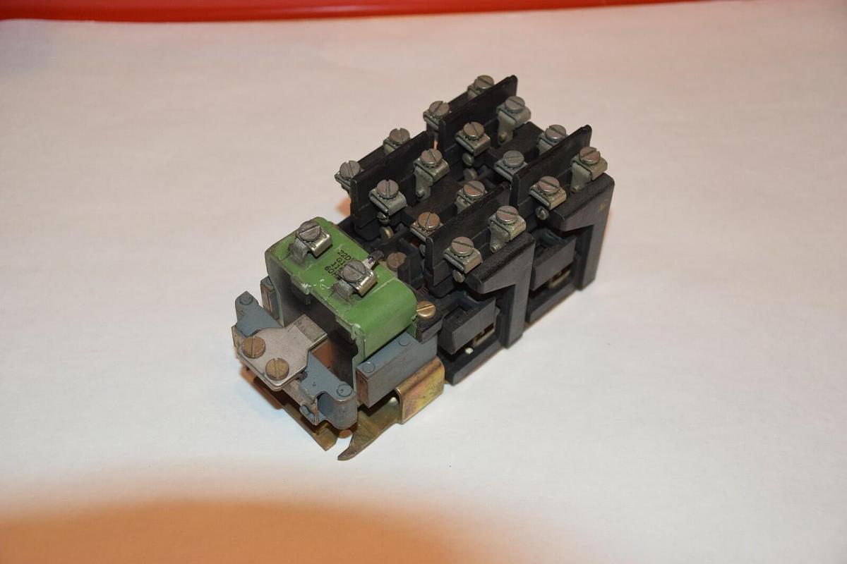 Used GENERAL ELECTRIC CR2810A 14BL 115V 60Hz COIL MACHINE TOOL RELAY