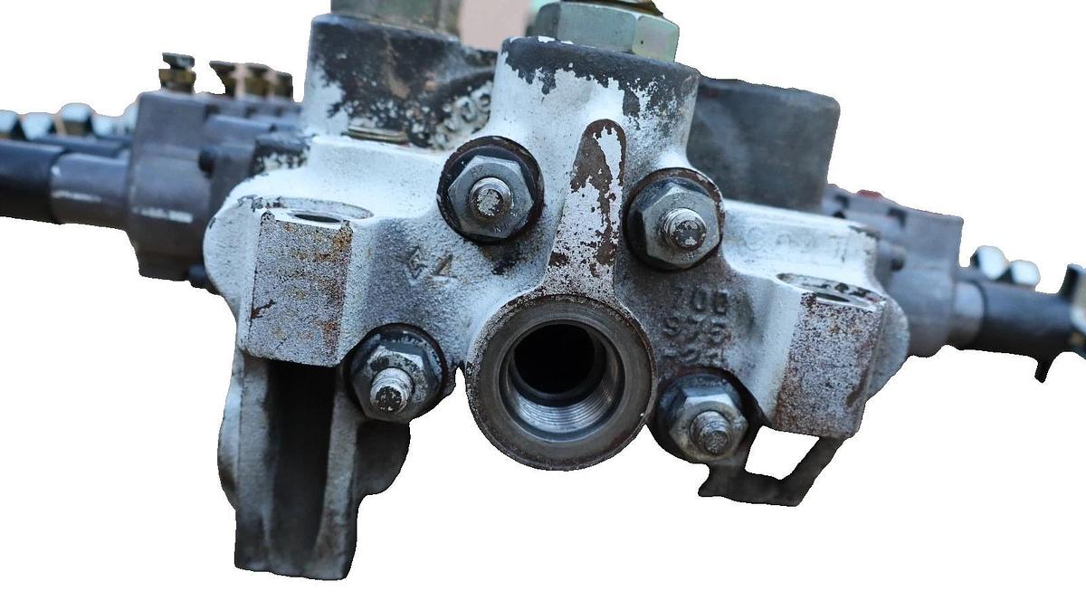 Used Altec 352-20070 HL , 35220070HL Hydraulic 4 Valve Block