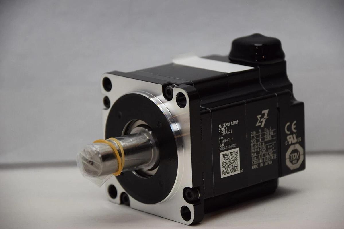 (NEW) YASKAWA ELECTRIC SGM7A-02A7A21 200V 3Ph 1.5A 200W AC Servo Motor
