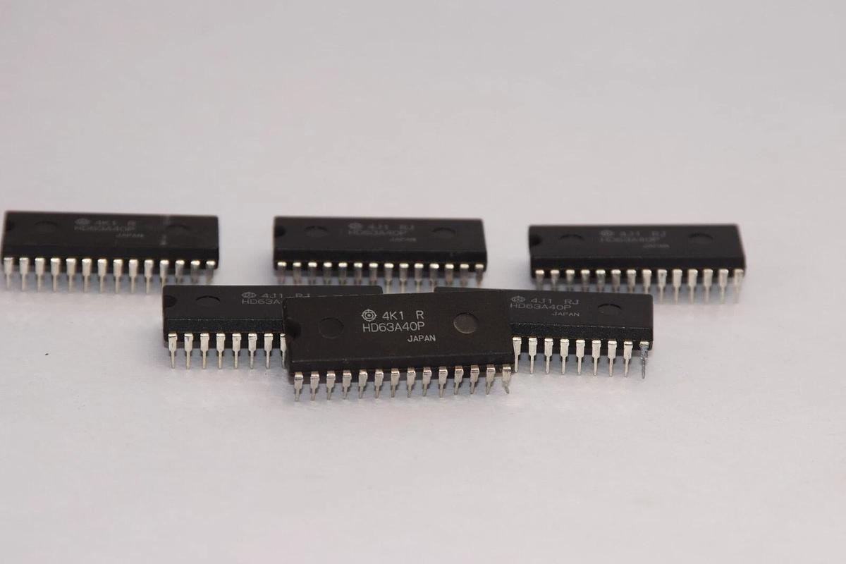 (NEW - Lot of 6) HITACHI HD63A40P 28-Pin Semi-Conductor