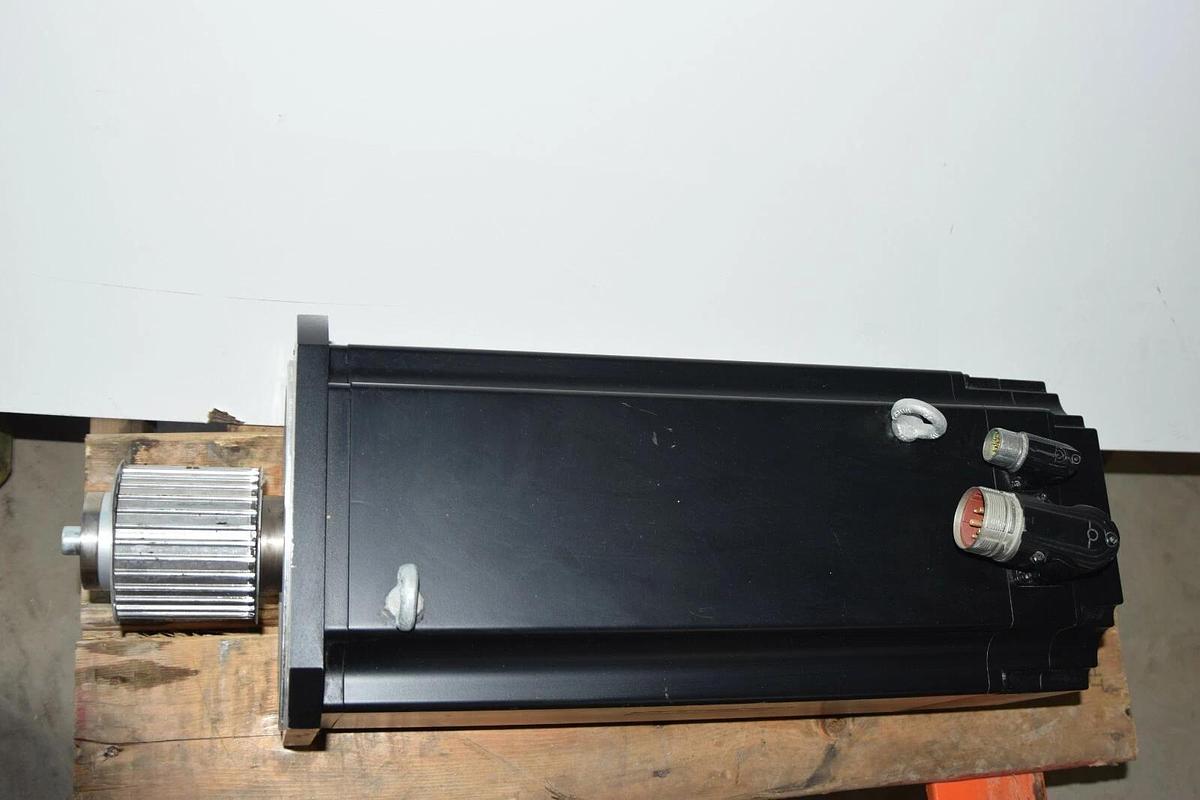Used B&R Automation 8LSA86.E0020D100-0 Brushless Servo Motor 400V 85Nm