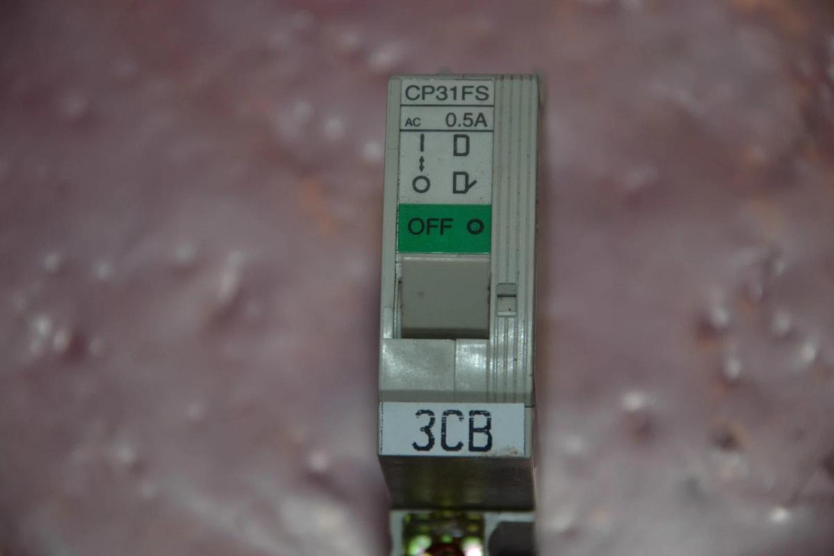 Used FUJI ELECTRIC CIRCUIT BREAKER CP31FS/0.5D CP31FS 0.5D CP31FS0.5D 250V 250 V