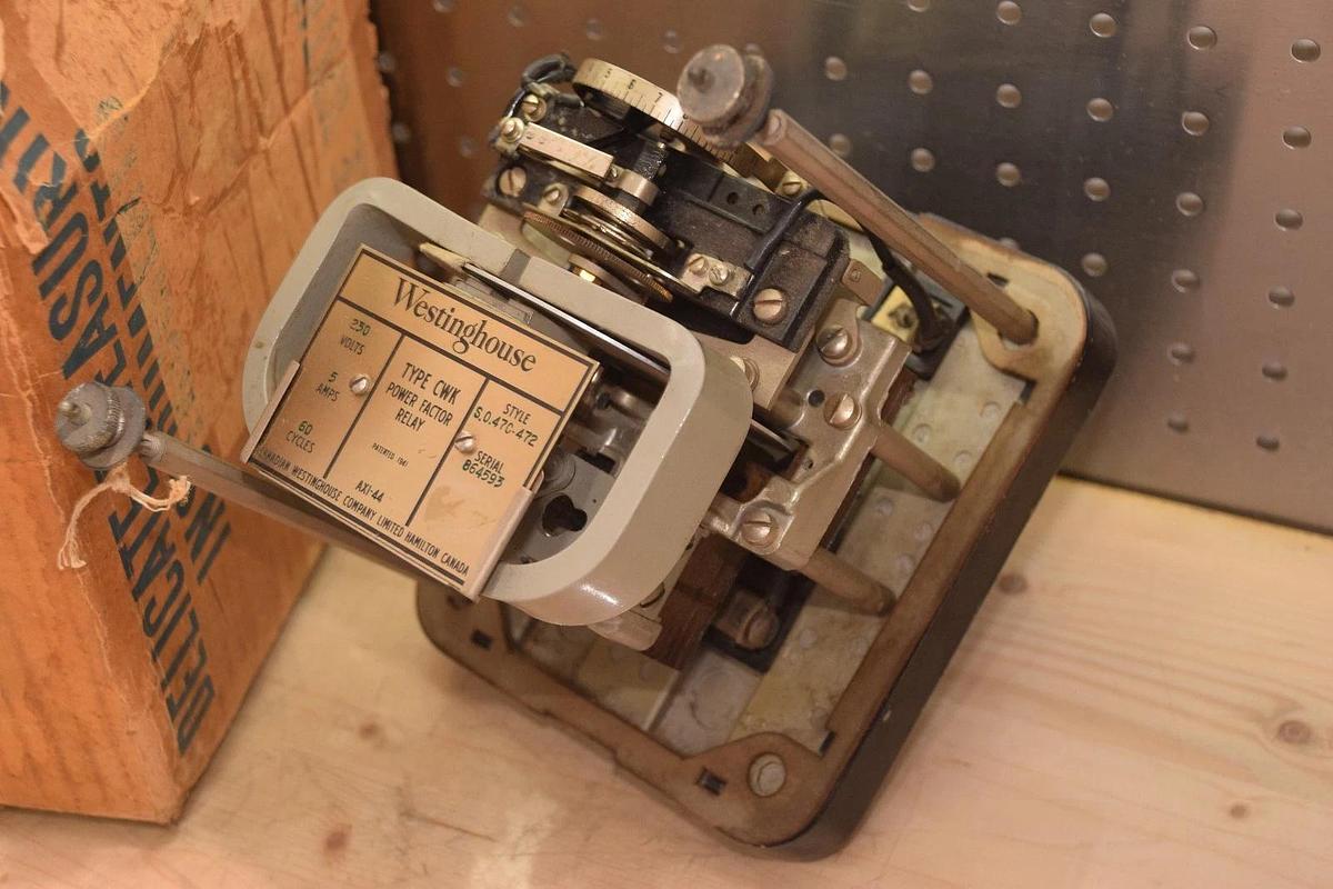 WESTINGHOUSE TYPE CWK 230V 5A 60 CY S.0.47C-472 AXI-44 POWER FACTOR RELAY NEW