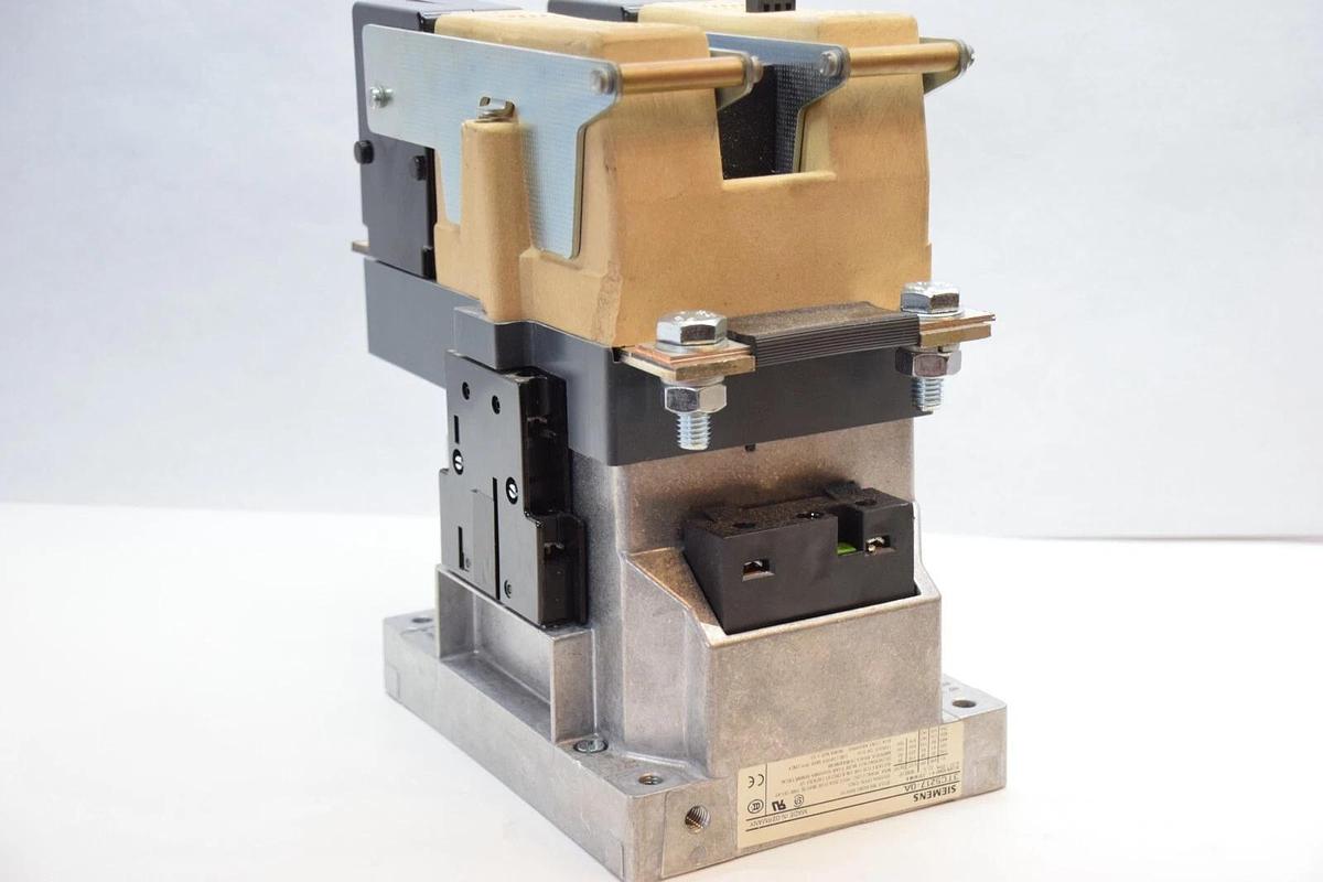 Used SIEMENS 3TC5217-0A , 3TC52170A 2P Contactor With 24V Coil *Chip*