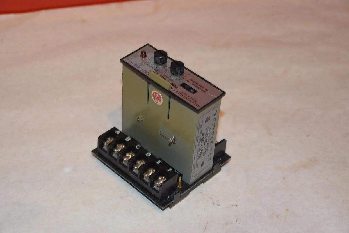Used ALLEN BRADLEY 60-1686 TYPE 22DJA-4000 SERIES B PHOTOSWITCH CONTROL MODULE