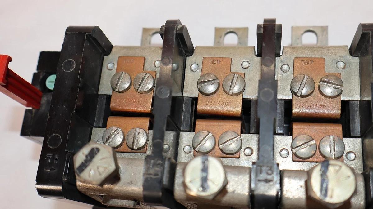 Used GE General Electric Overload Relay CR324F610FX 3P