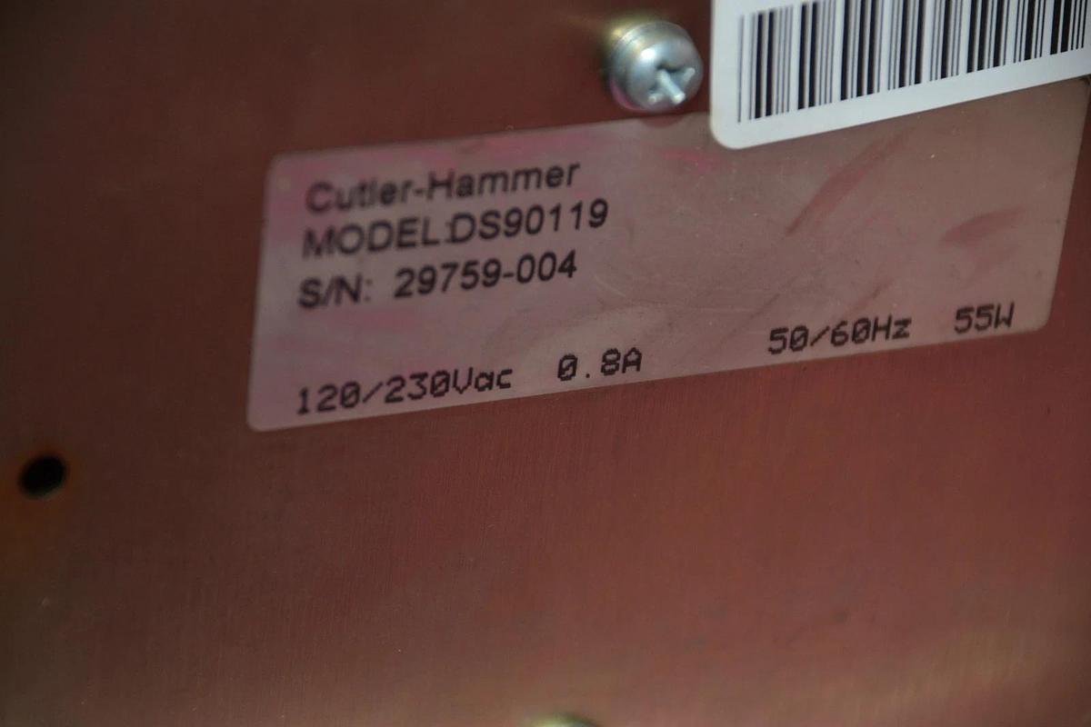 Used CUTLER HAMMER INDUSTRIAL COMPUTER D725 DS90119 0.8A AMP 120-230 VAC no keys