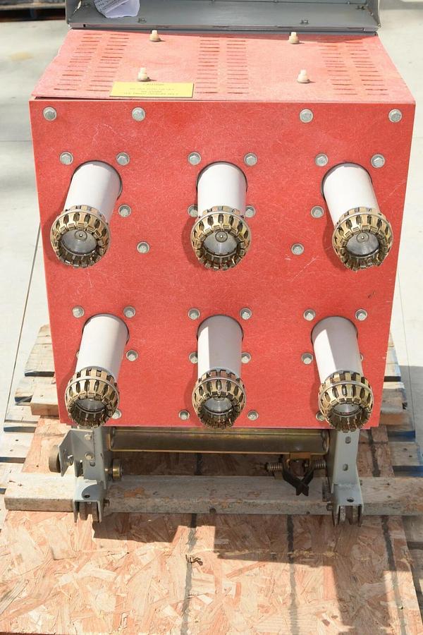 Used Square D 15 KV DST2V Medium Voltage Circuit Breaker V5FM7233000A 2000 Amp 2000A