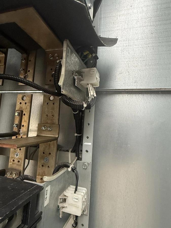 Used Siemens P4E75ML400ETS P4 Panelboard 400A 480/277V 3PH 400 Amp 3 Breaker Mbpass