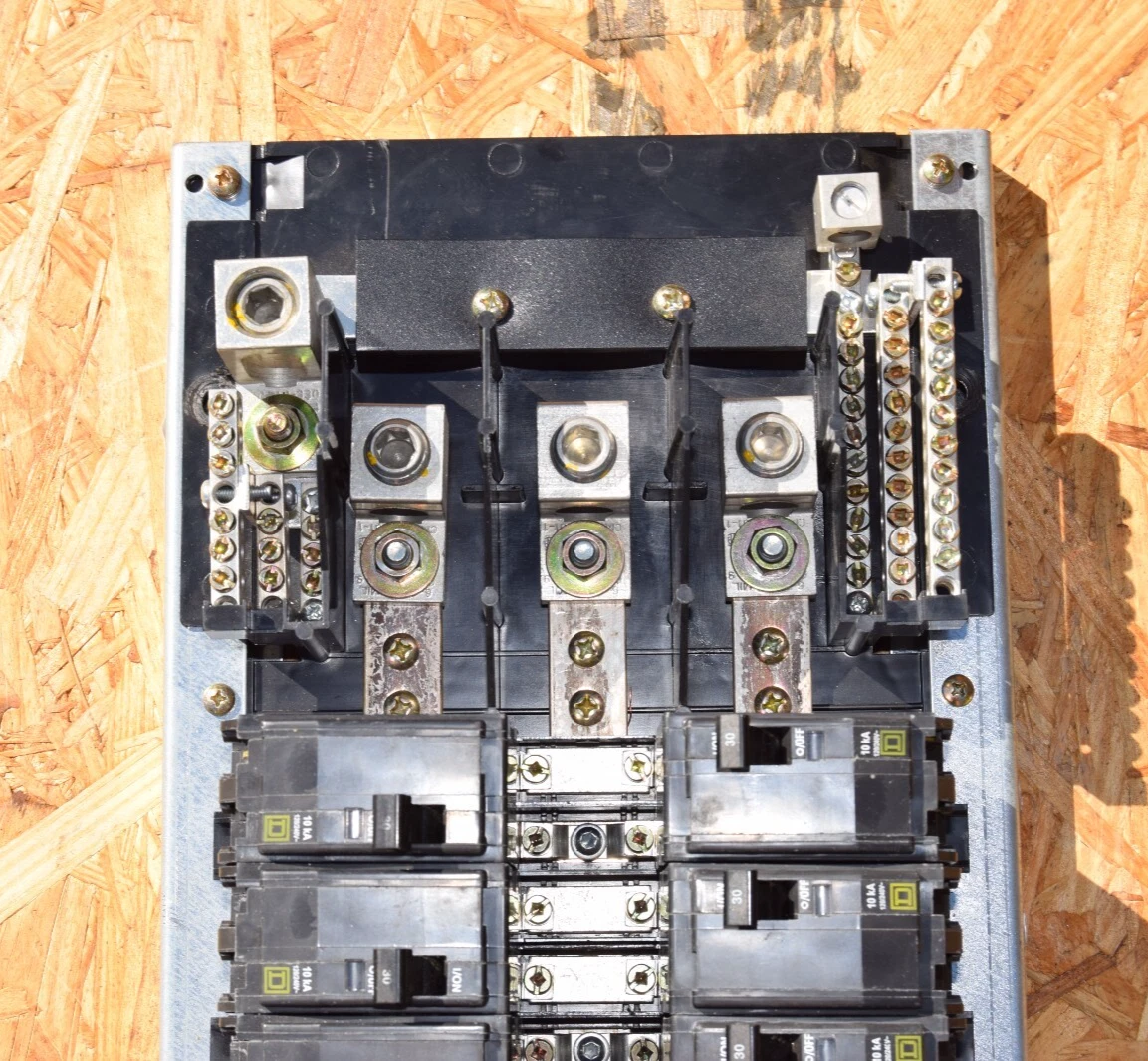 Used Square D 42 Circ 225A Main Lug Panelboard Interior NQOM442L225GSA 3ph 20a & 30a