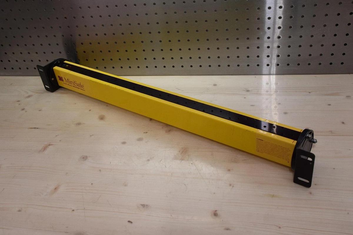 Used STI 42682-0240 MS4424BC 1-50' RANGE TRANSMITTER SAFETY LIGHT CURTAIN