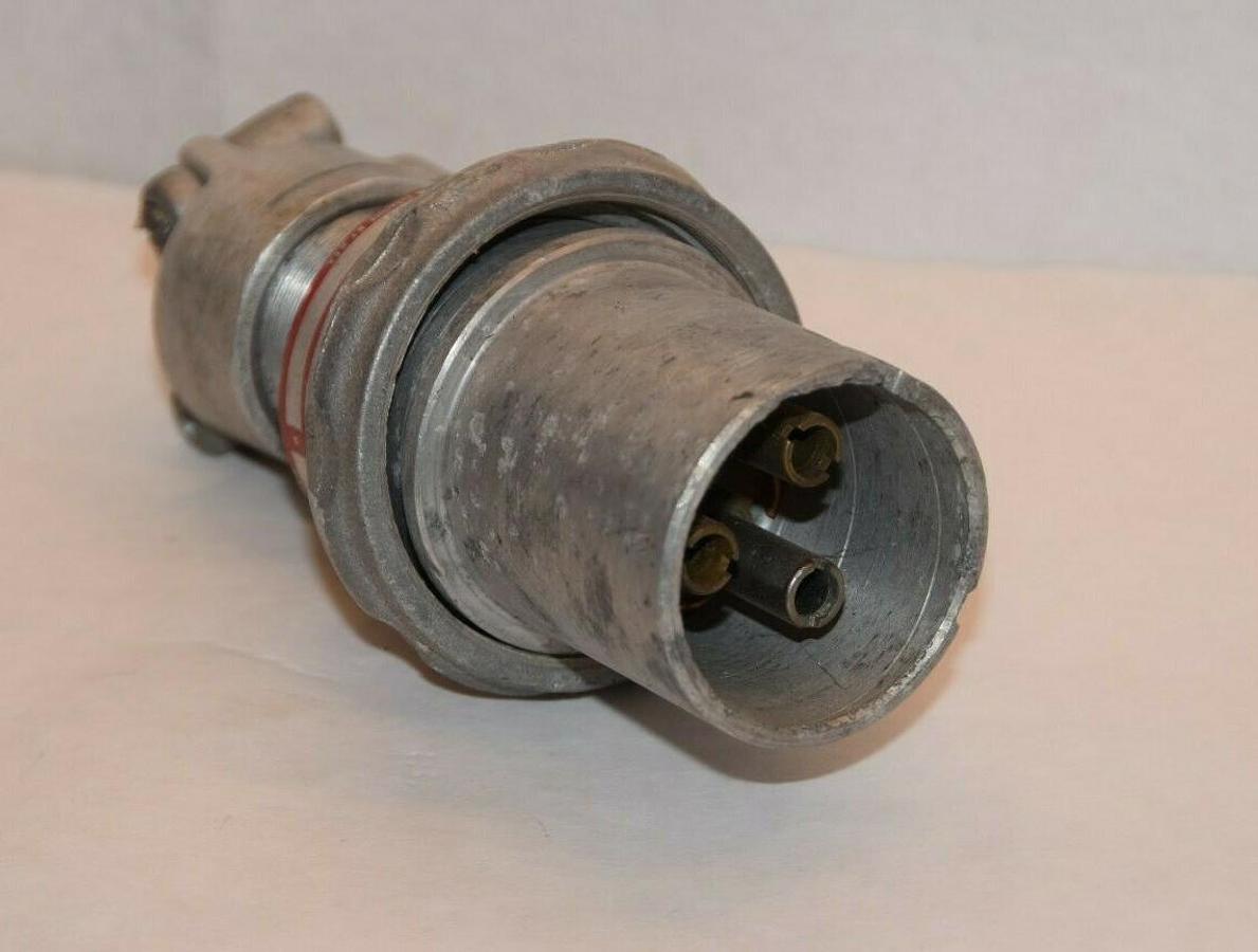 (NEW) CROUSE HINDS FP 323 2W 3P 30 AMP Weatherproof Delayed Action Plug