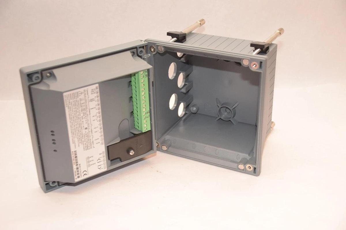 Used METTLER-TOLEDO COND 7100E F-2402COND-MT 24-230Vac/dc Conductivity Transmitter