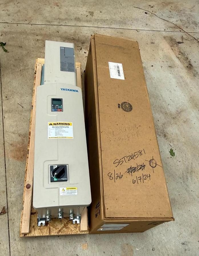 YASKAWA Z100 Drive CIMR-ZU4A0034FAA 3ph 480v w/ Z1C1B034PC *NEW take out*