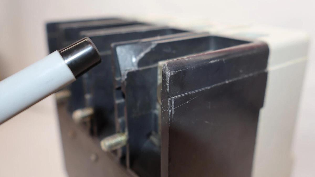 Used Westinghouse Cutler Hammer Circuit Breaker 250a JD35k JD4250F 4p 600v 225a trip