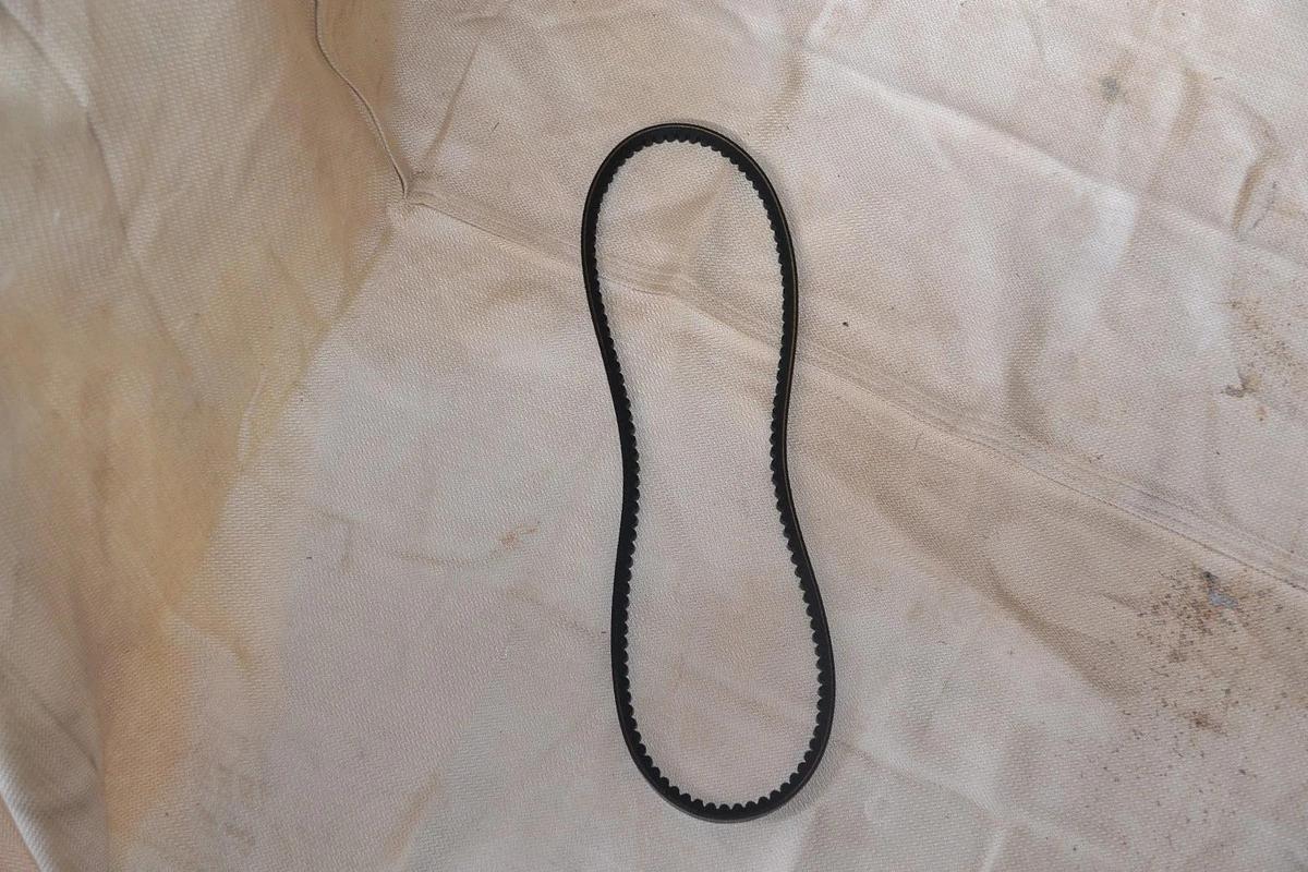 Goodyear belt HY-T 5UX560 Wedge  New