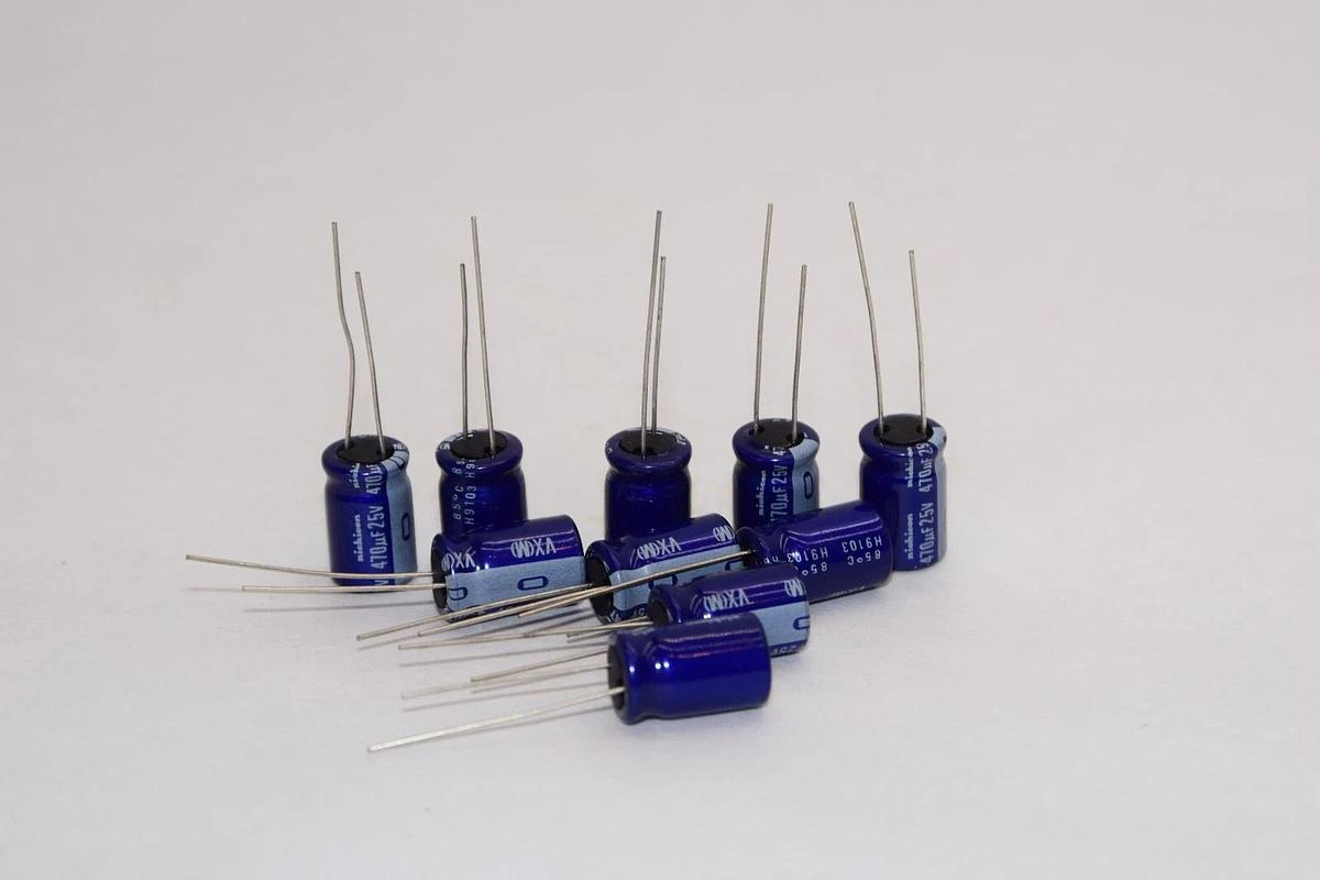 (NEW - Lot of 10) NICHICON CAPACITOR 470uf 25V H9103 85C Capacitor