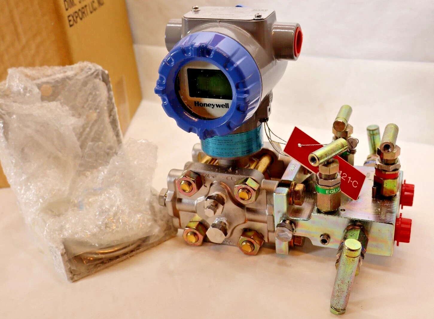 Honeywell Diff Pressure Transmitter ST800 YSTD820-41(Y)C6AS-1-B-AHD-12C-B-2 NEW