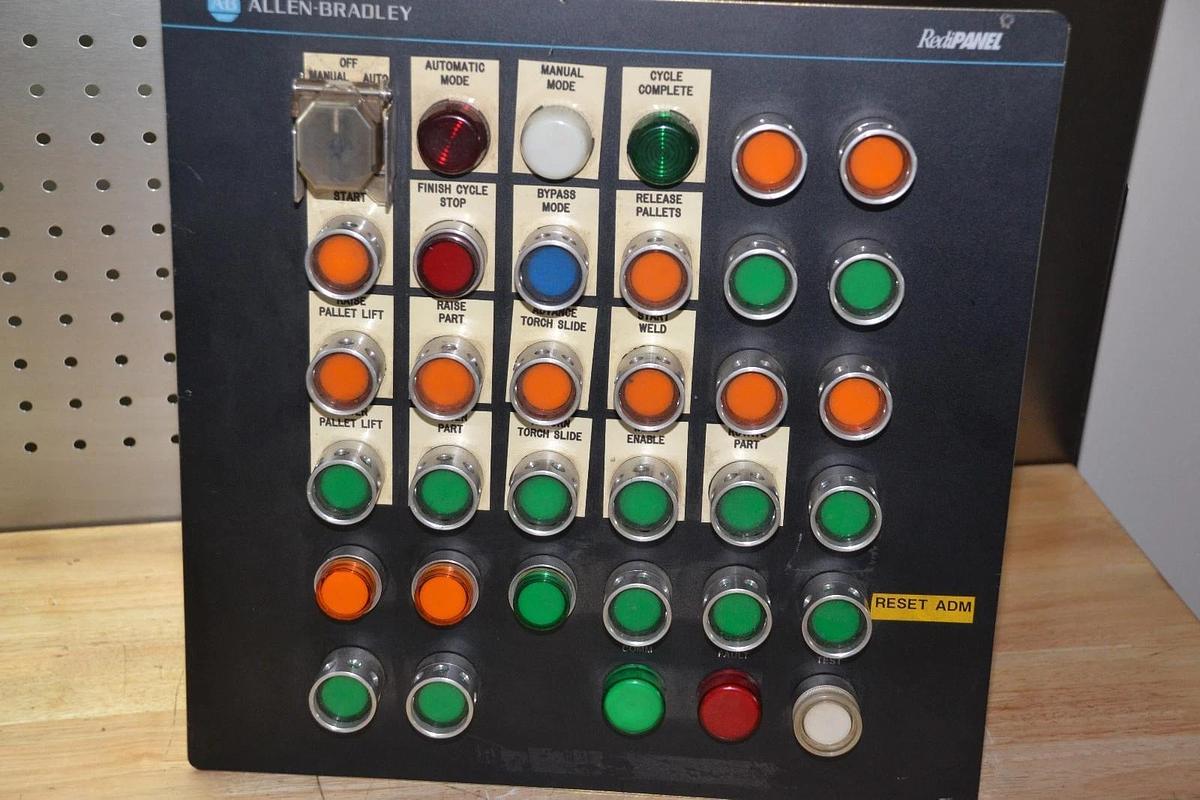 Used ALLEN BRADLEY RediPanel PUSHBUTTON STATION   2705-EM11J139634