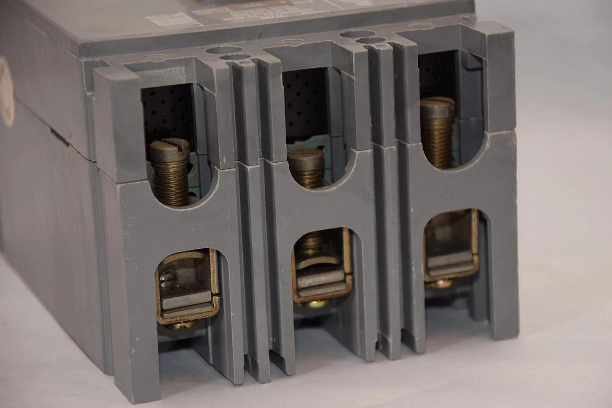 (NEW) WESTINGHOUSE HFB3015 15A 3Pole 600Vac Circuit Breaker