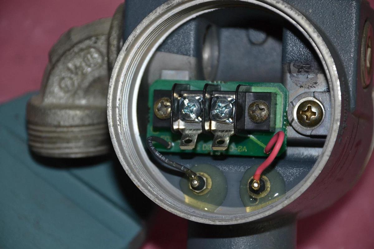 Used FOXBORO P/I CONVERTER 892-2 892 2 8922 97031858 15 PSI 12.5-36 V