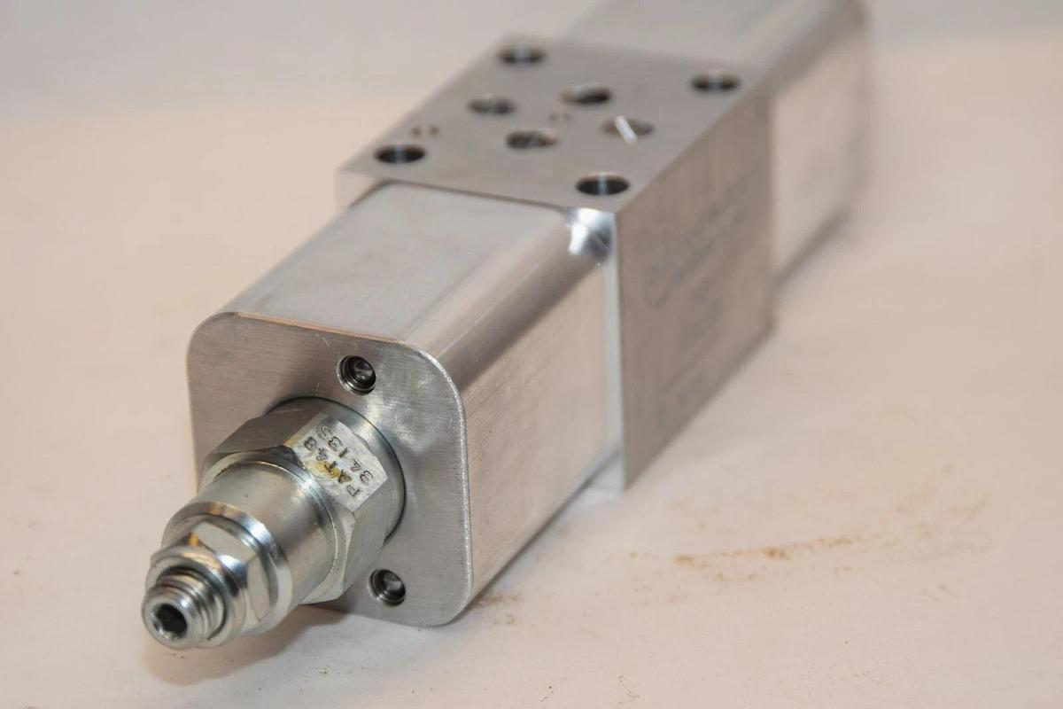 (NEW) SUN HYDRAULICS MBY 9D58 MBY9D58 Manifold Sandwich Valve Block