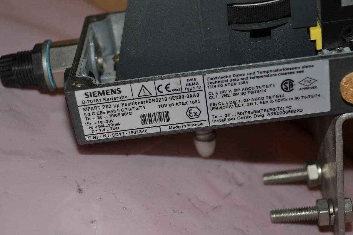 Used SIEMENS D-76181 -30-50/65/80C 18-30V 20mA PRESSURE TRANSMITTER