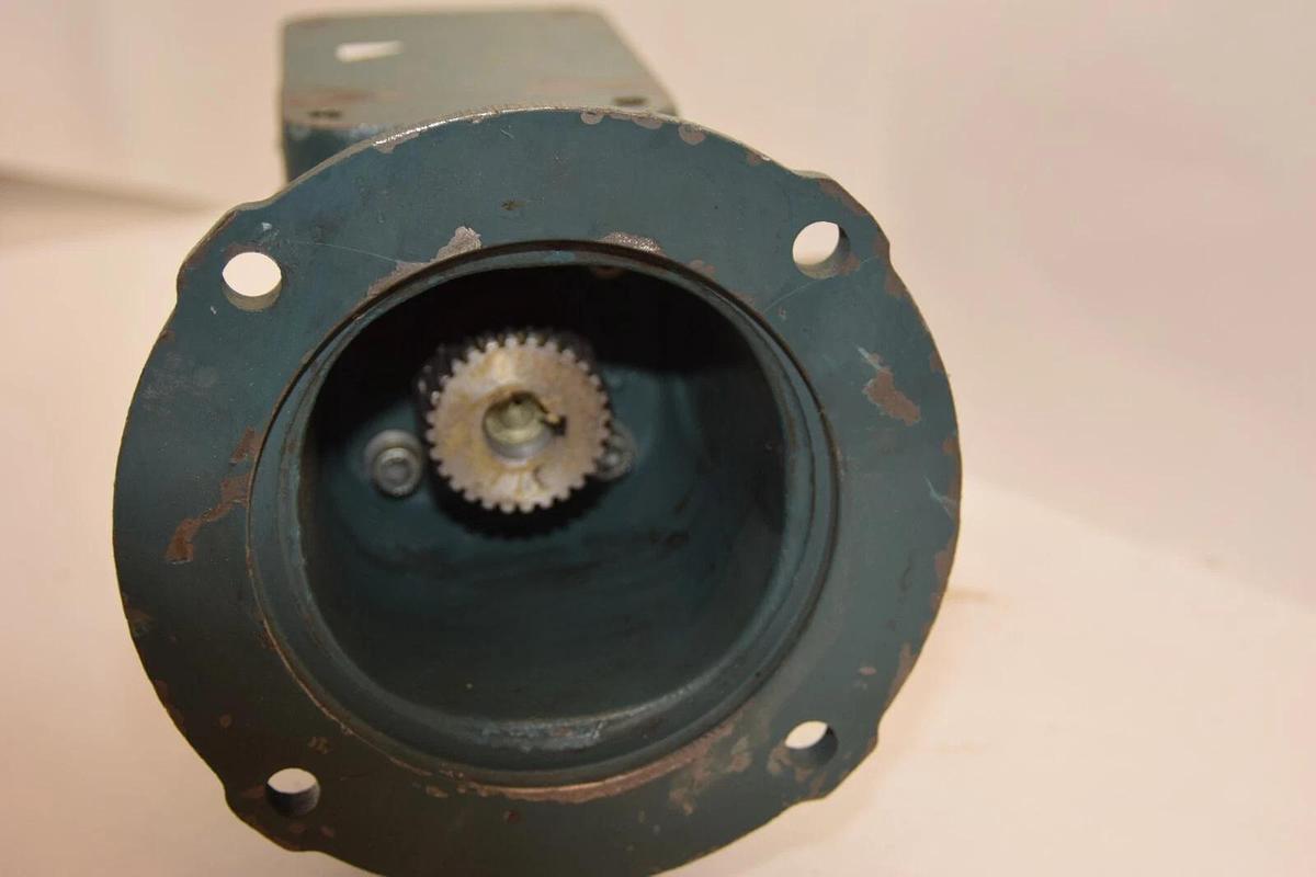 Used DODGE TIGEAR SR96029L1-9-WY size 200 Ratio 626 Torque 1750rpm Gear Reducer