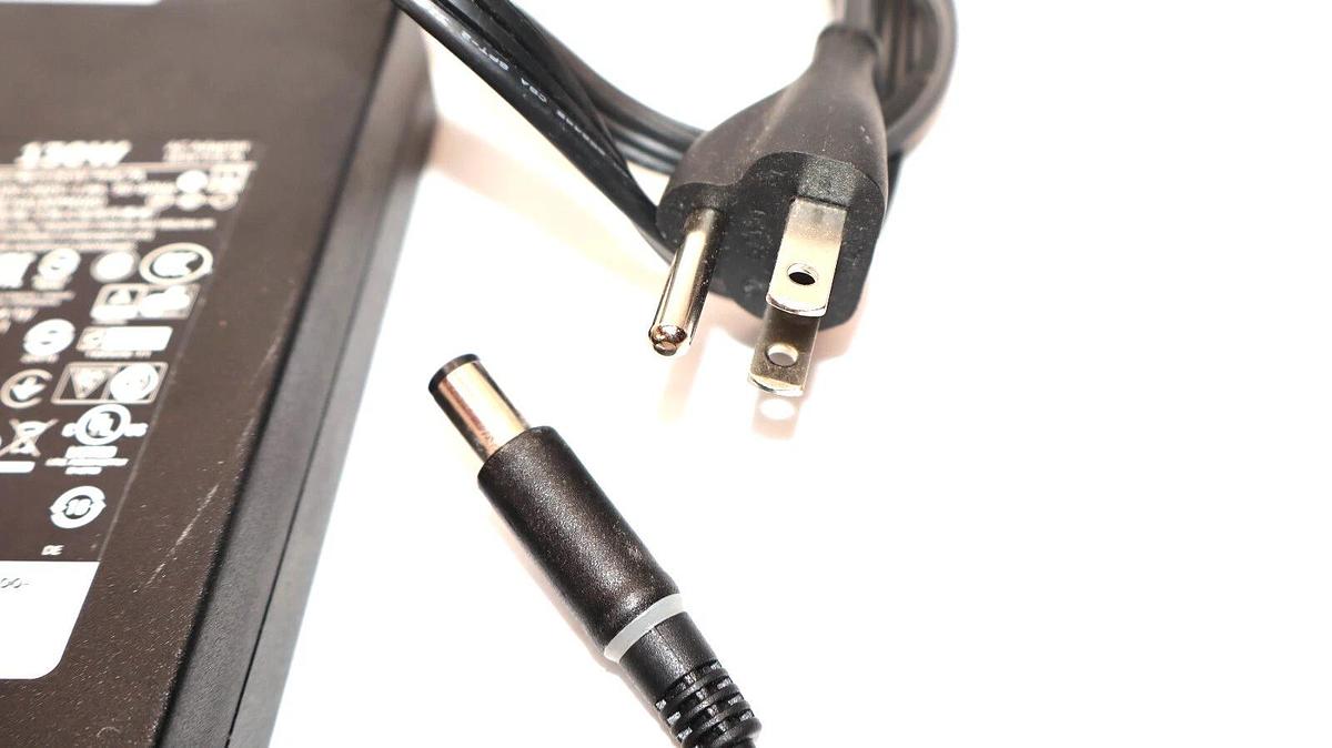 Used DELL HA130PM160 19.5V-6.7A , 130W AC Adapter 100-240v 1.8a