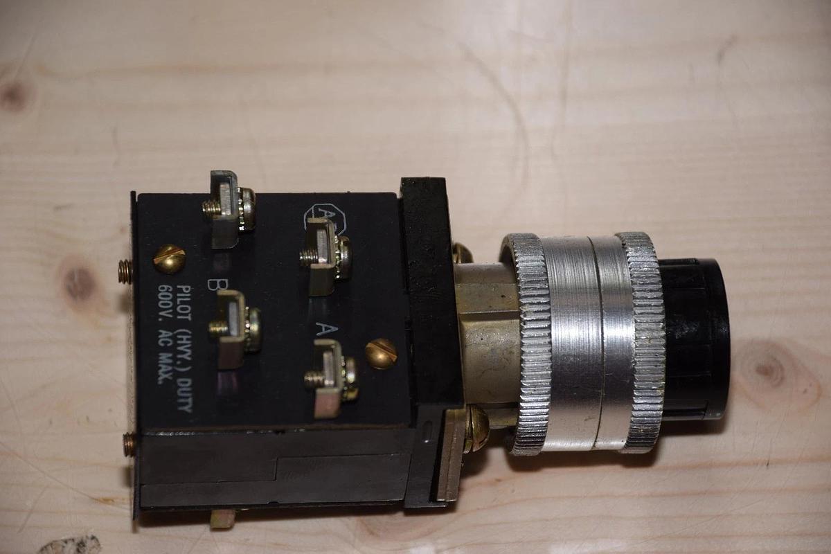 ALLEN BRADLEY 800H-KKE2B 800H KKE2B 800HKKE2B SER A  SELECTOR PUSH BUTTON NEW