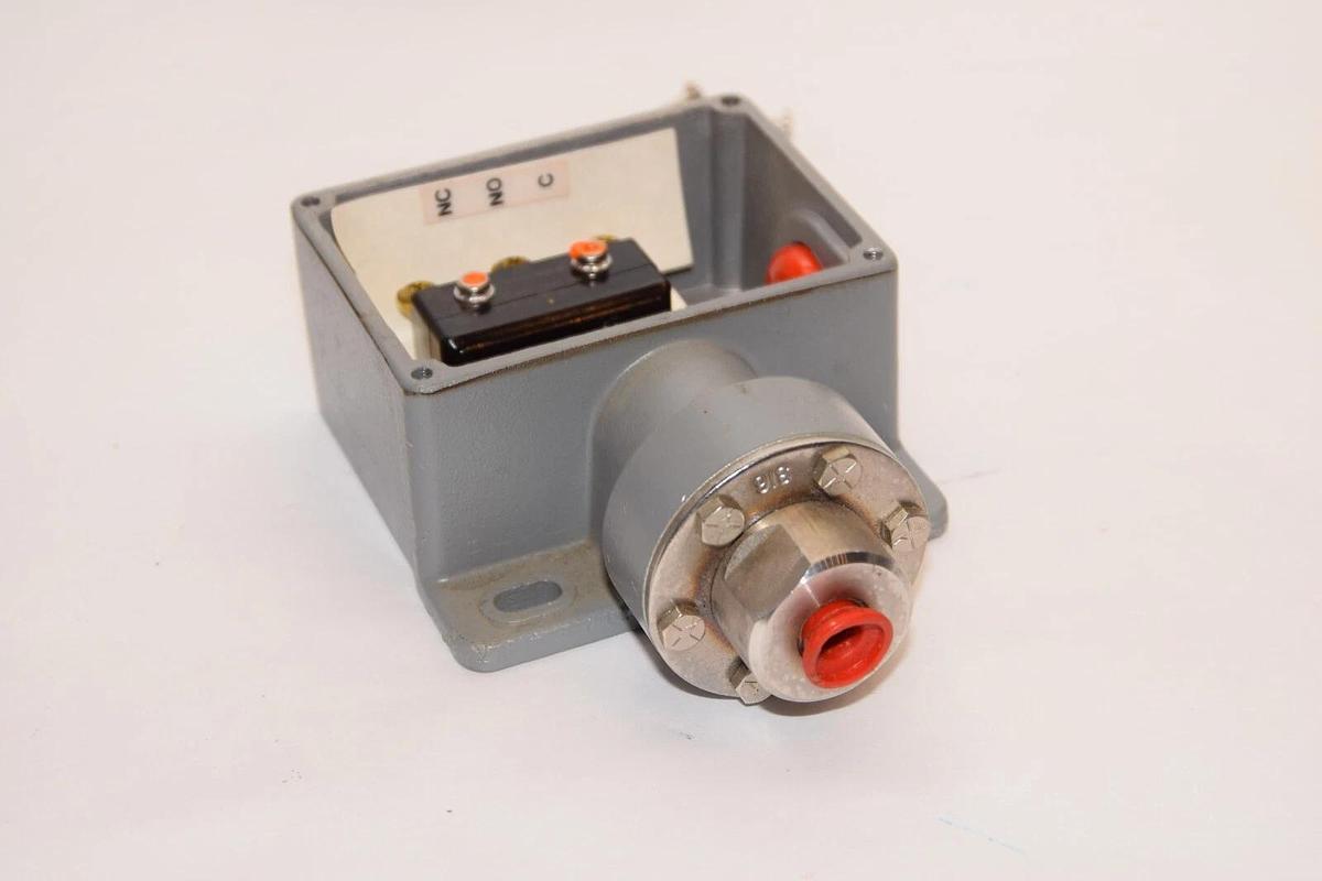 (NEW) SDR 54NN-K116-N4-C1A-30-0 IN HG 750psi 1000psi Pressure Switch