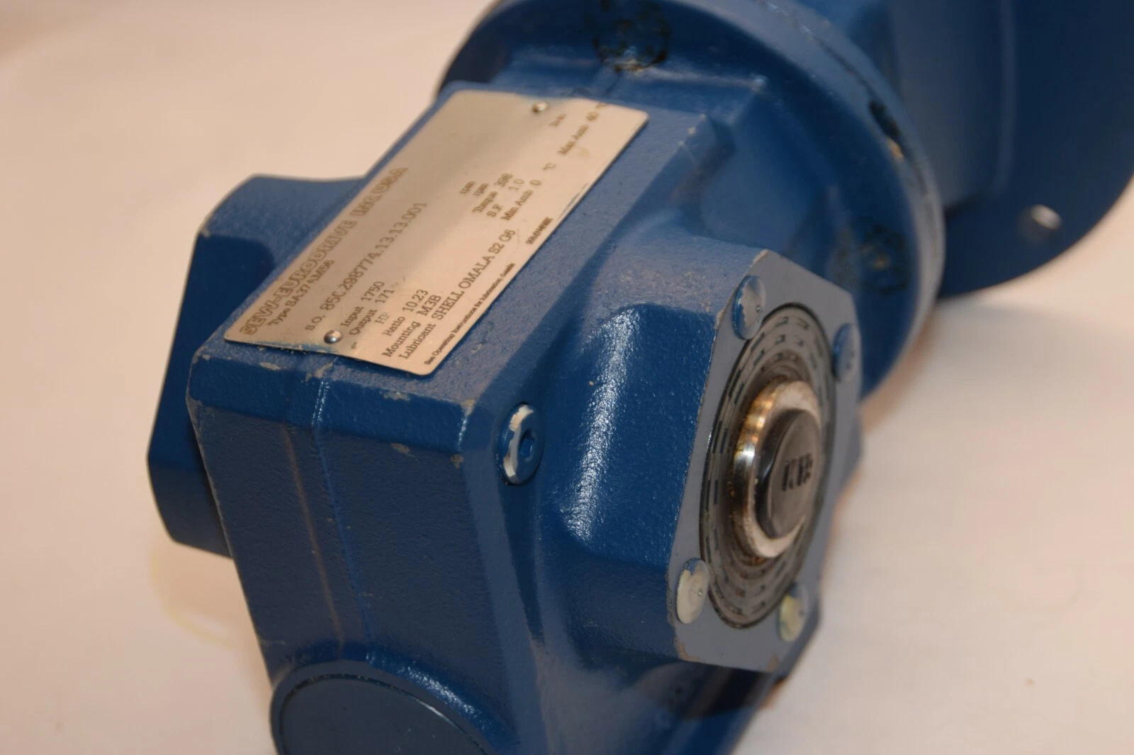 New) SEW-EURODRIVE SA37AM56 torque 398, 10.23:1 RATIO motor Gearbox 3/4" bore