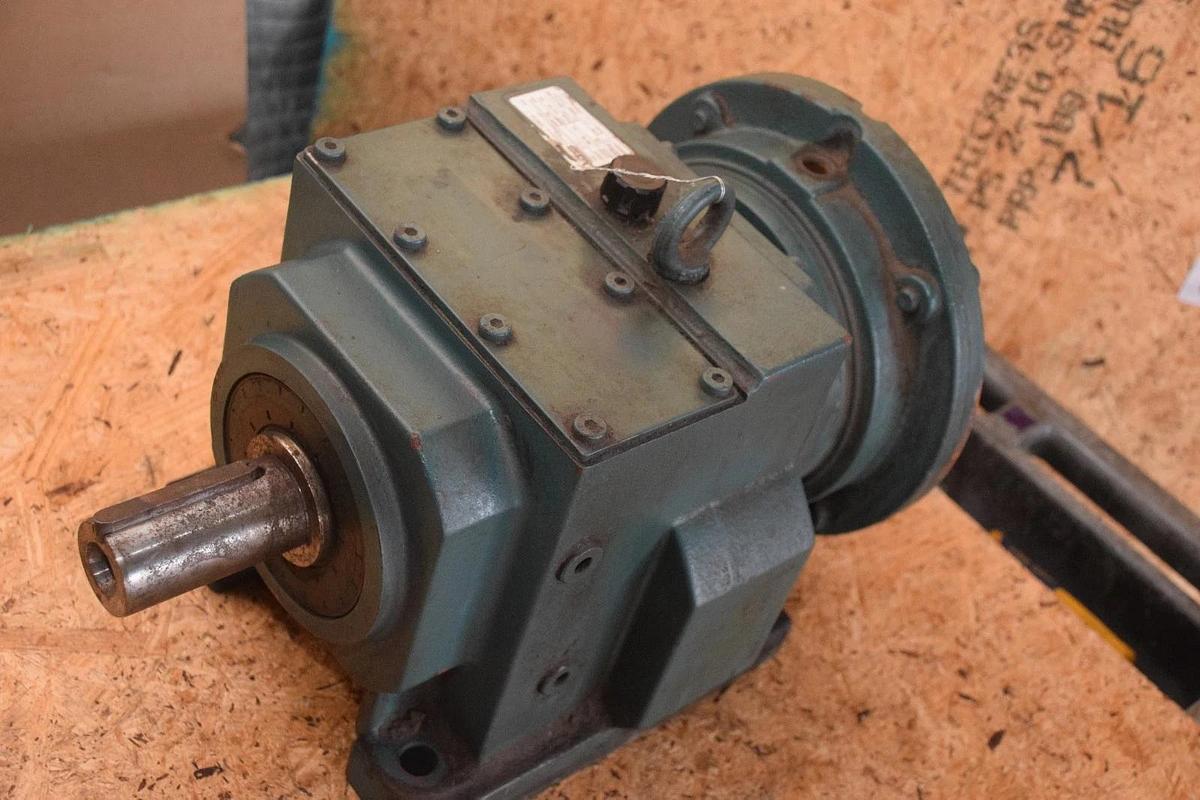 Used DODGE QUANTIS HB682CI112D 3784725-1 Ratio 9.73:1 1750 RPM 10.35 KW 549 Nm max