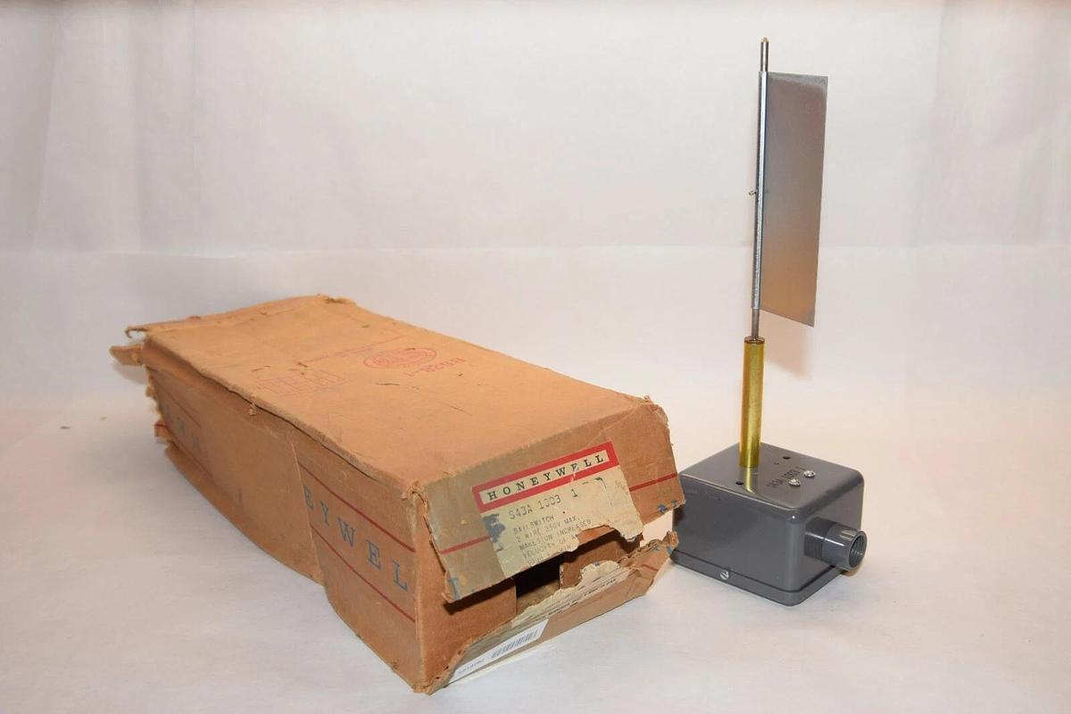 (NEW) HONEYWELL S43A 1003 1 S43A10031 120/240V 2 Wire Sail Switch