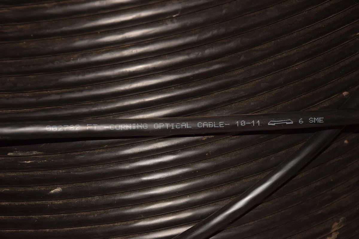 2 Large Reels, CORNING FIBER OPTIC OPTICAL CABLE 10-11, 6 SME, 002782 SPOOL REEL