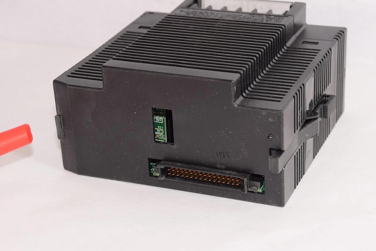 Used GE FANUC IC693PWR331D 24Vdc Hi-Cap 30W Power Supply Module *Broken Mounting Tab*