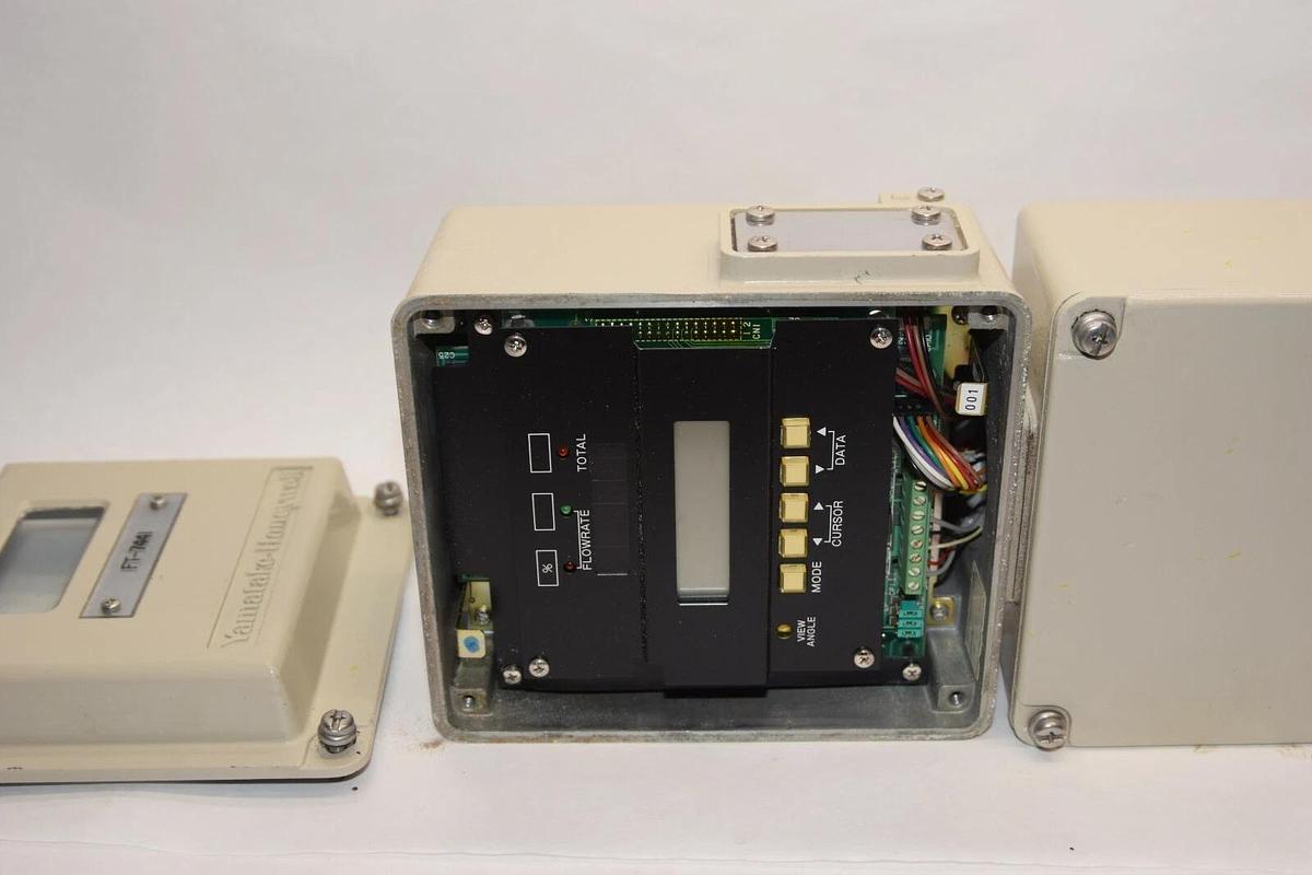 Used HONEYWELL KIX18B-E12X2TY-XXX0XXX R-9R940-41-222 120Vac 50/60Hz Converter