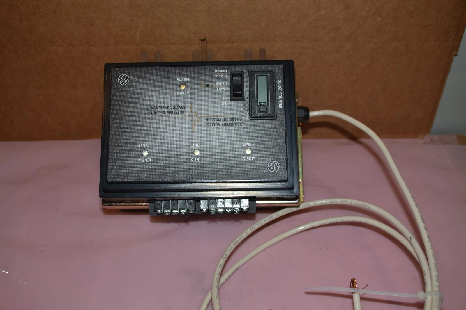 Used GENERAL ELECTRIC TME120Y100AS 120/208V 3PH 50/60Hz 400Vpk SURGE SUPPRESSOR