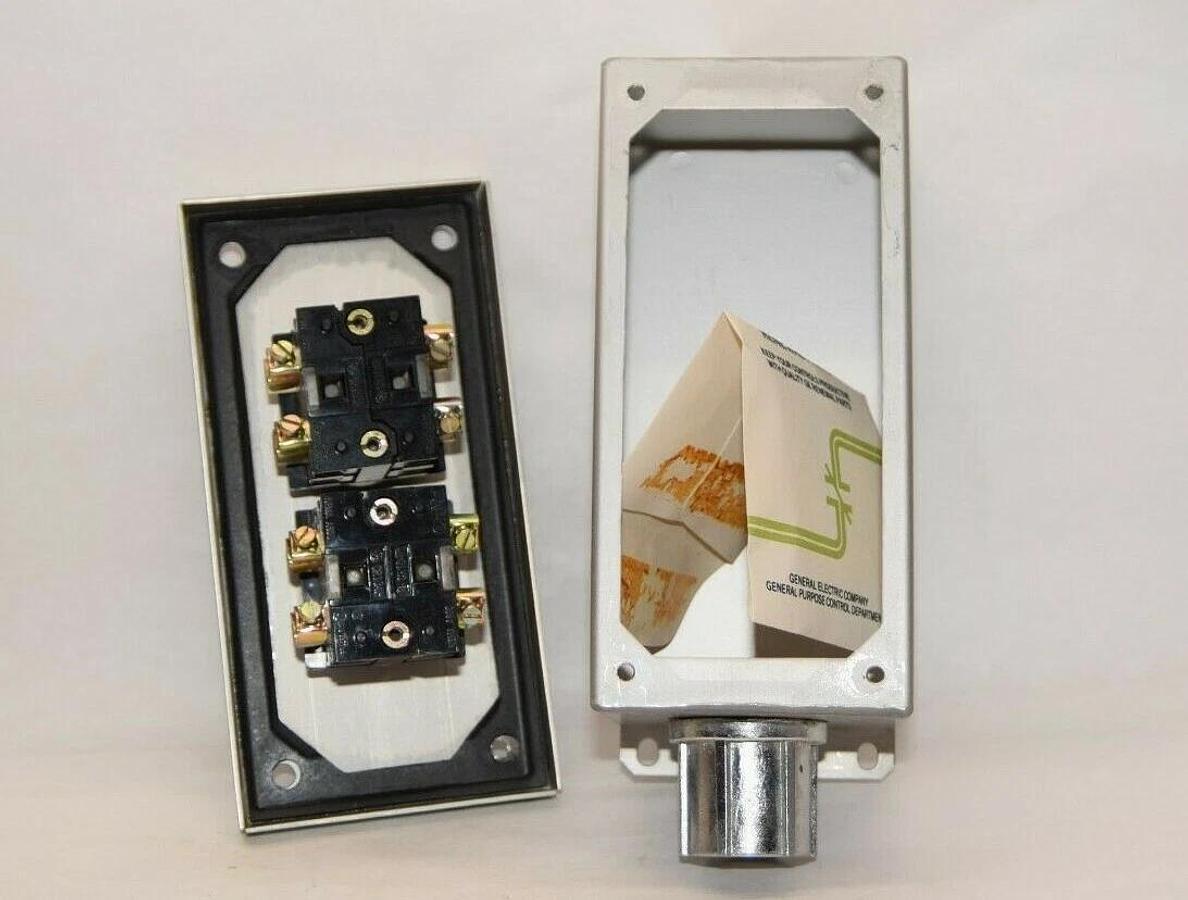 NEW) GE GENERAL ELECTRIC CR104PES12B CR104PE S12B 600V 2 Button Unit Enclosure