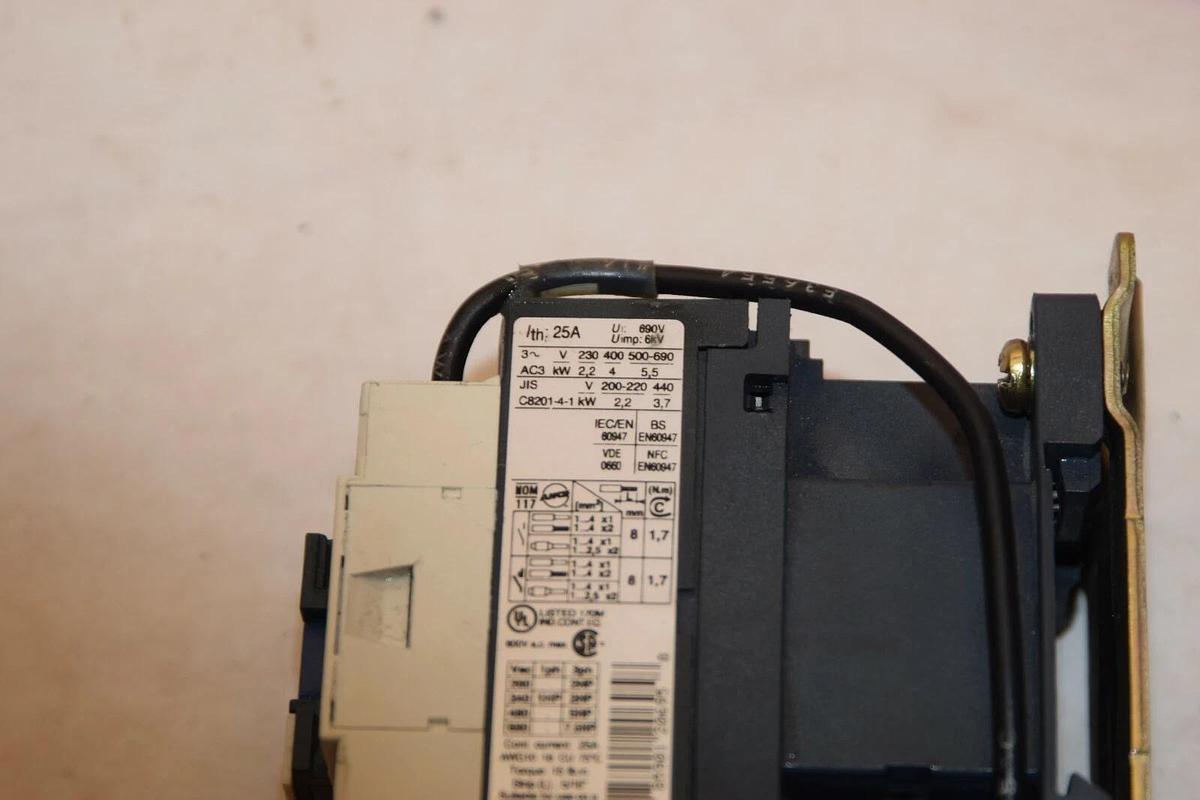 Used TELEMECANIQUE LC1D09 120V Coil Contactor With LRD07 1.6-2.5A Relay